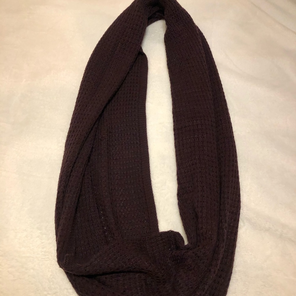 Maroon infinity scarf